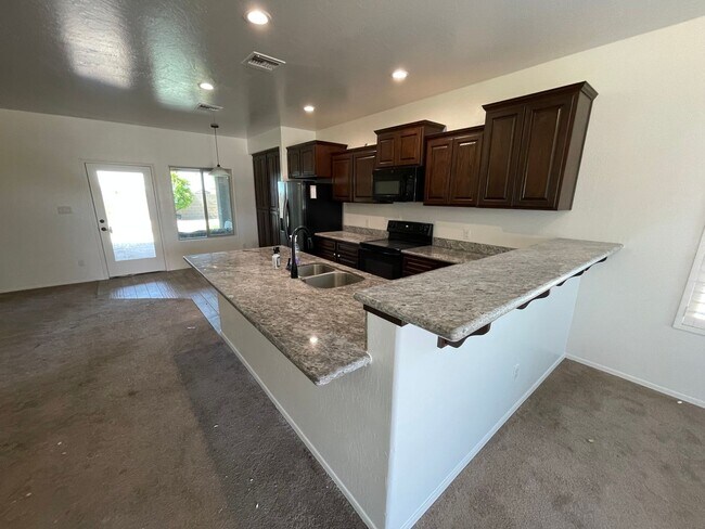 Foto del edificio - BEAUTIFUL PARK WEST HOME FOR RENT!