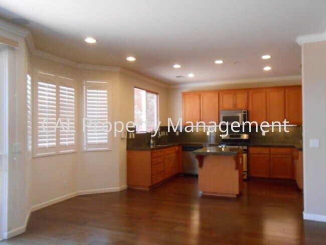 Foto del edificio - 3 Bedroom with loft near Alvarez High School