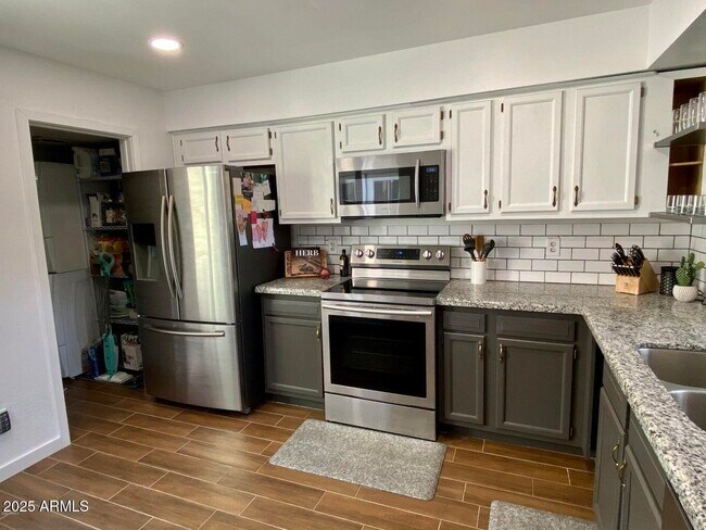 Foto del edificio - 5100 N Miller Rd