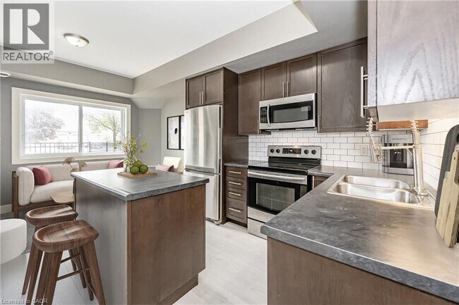 Building Photo - 689 Doon Village Dr