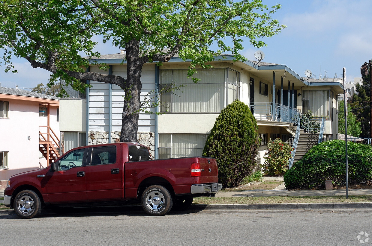 Primary Photo - 649 E Regent St