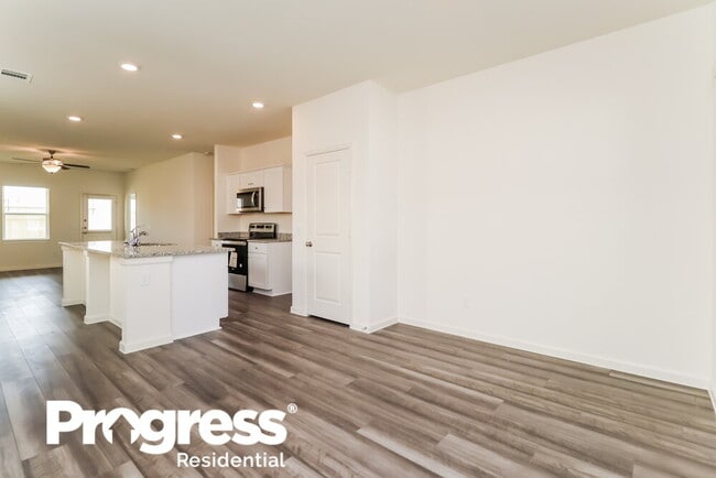 Building Photo - 7806 Hightree Dr