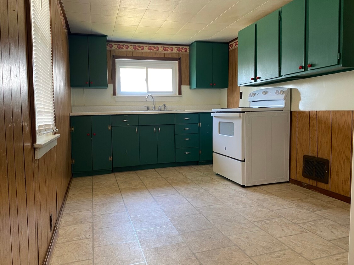 Kitchen - 401 N Baltimore Ave