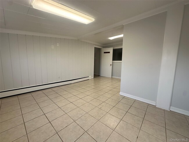 Building Photo - 3 Maple Pl