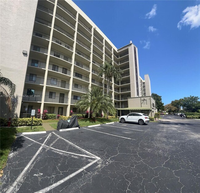 Foto del edificio - 2205 S Cypress Bend Dr