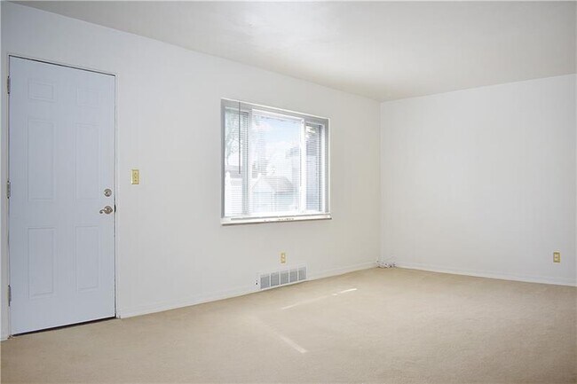 Foto del edificio - 100 Primrose Ave