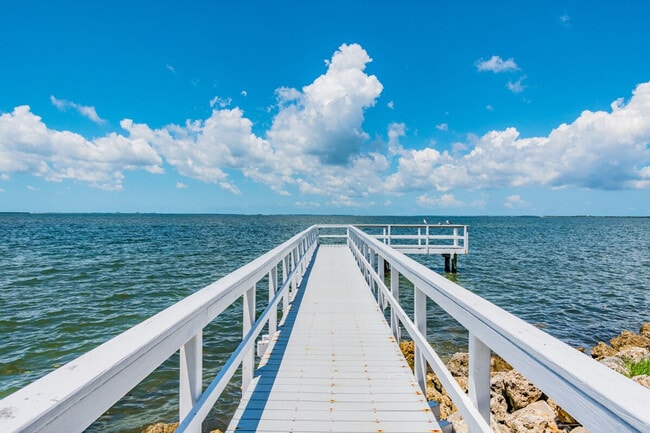 Foto del edificio - 2502 N Rocky Point Dr