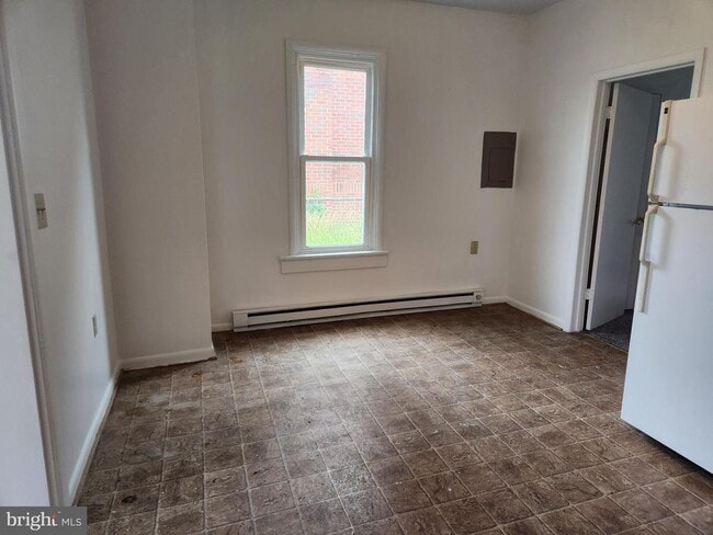 Building Photo - 406 E Moler Ave