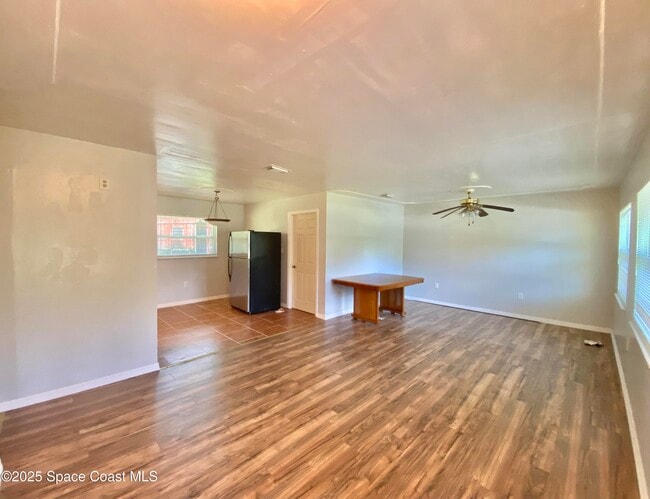 Building Photo - 555 Kings Way