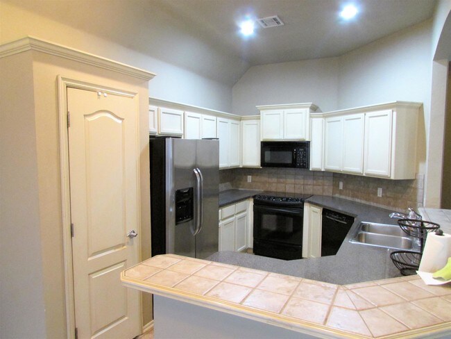 Building Photo - 16601 Covington Manor