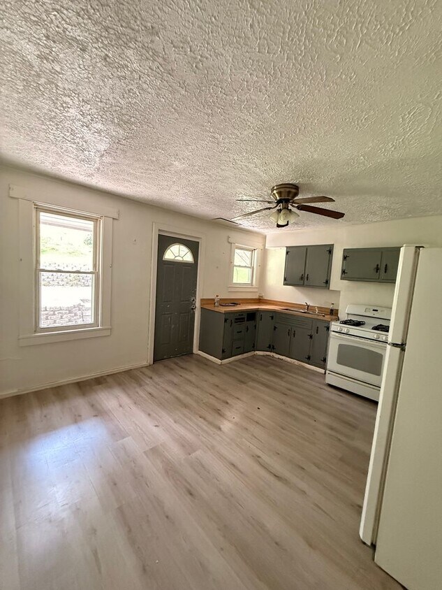 2 Bedroom 1 Bathroom Townhouse For Rent - 2 Bedroom 1 Bathroom Townhouse For Rent