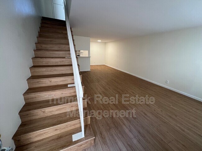 Foto del edificio - 2713 Montrose Ave