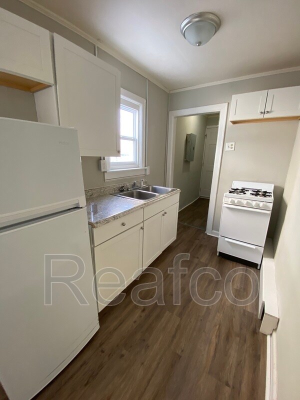 Building Photo - 590-592 Robinwood Ave