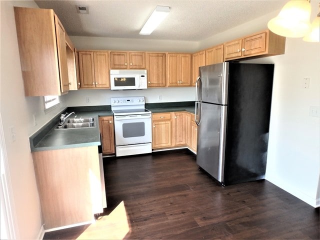 Building Photo - 7236 Walking Horse Ct