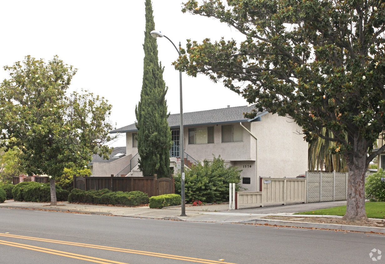 Building Photo - 1576 Hollenbeck Ave