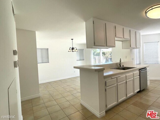 Building Photo - 3 br, 3 bath House - 3100 E Sierra Madre Blvd