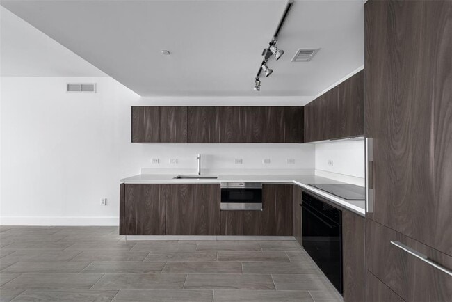 Building Photo - 3131 NE 7th Ave