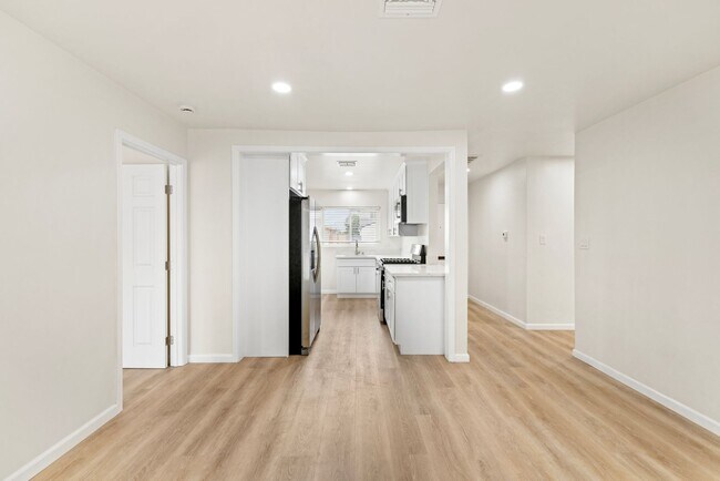 Foto del edificio - Nice 5 bedroom house on Ewing!