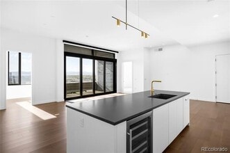 Building Photo - 3520 Chestnut Pl