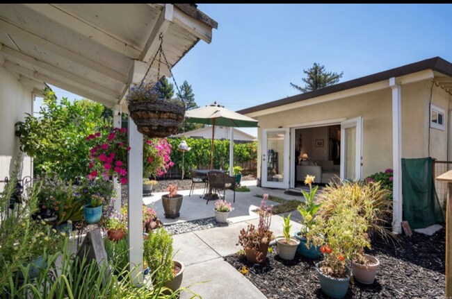 Building Photo - 537 Mountain View Ave