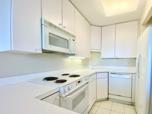 Building Photo - 111 E Chestnut St