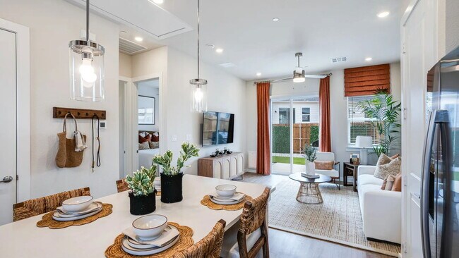 Foto del edificio - North Elm Street, Denton, TX 76207 - 2 BR 2 BA house