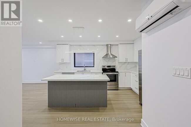 Building Photo - 999 Eglinton Ave W