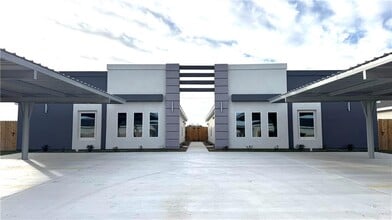 Building Photo - 17 S 43rd St