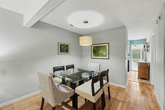 Building Photo - 1265 Marshview Dr