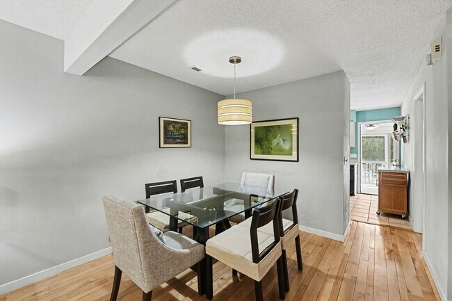 Foto del edificio - 1265 Marshview Dr