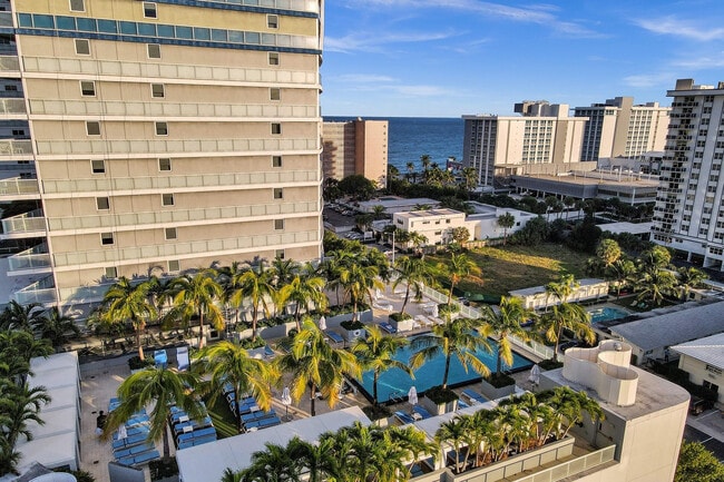 Building Photo - 3101 Bayshore Dr