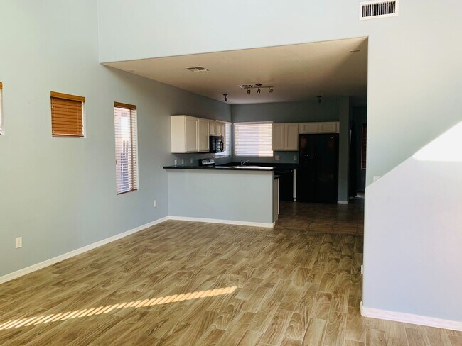 Foto del edificio - Rancho Sahuarita 4 bedroom 3 bath 2 story Home