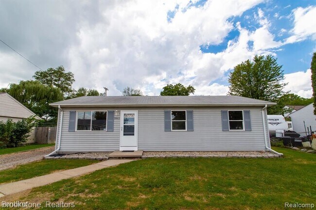 Building Photo - 3 br, 1 bath House - 59063 1st