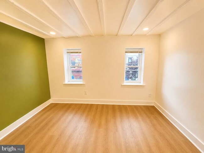 Building Photo - 109 W Thompson St