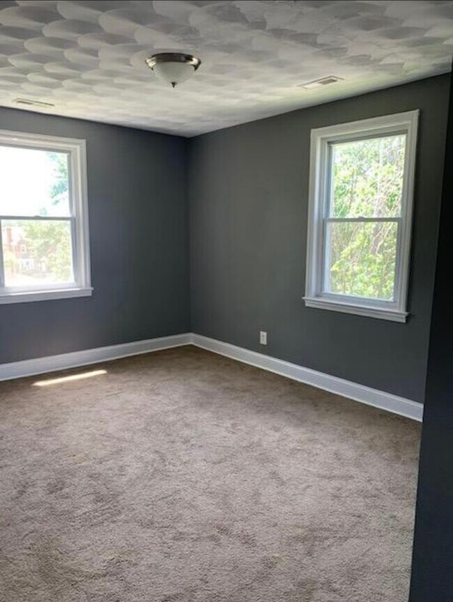 Living Room - 1601 E Cold Spring Ln