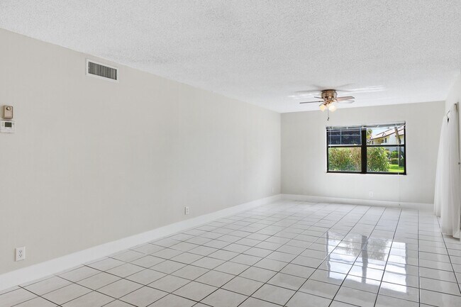 Building Photo - 3242 Perimeter Dr