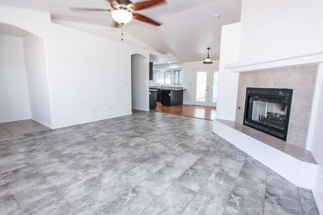 Building Photo - 3 Bedroom 2 bathroom in Prescott Valley