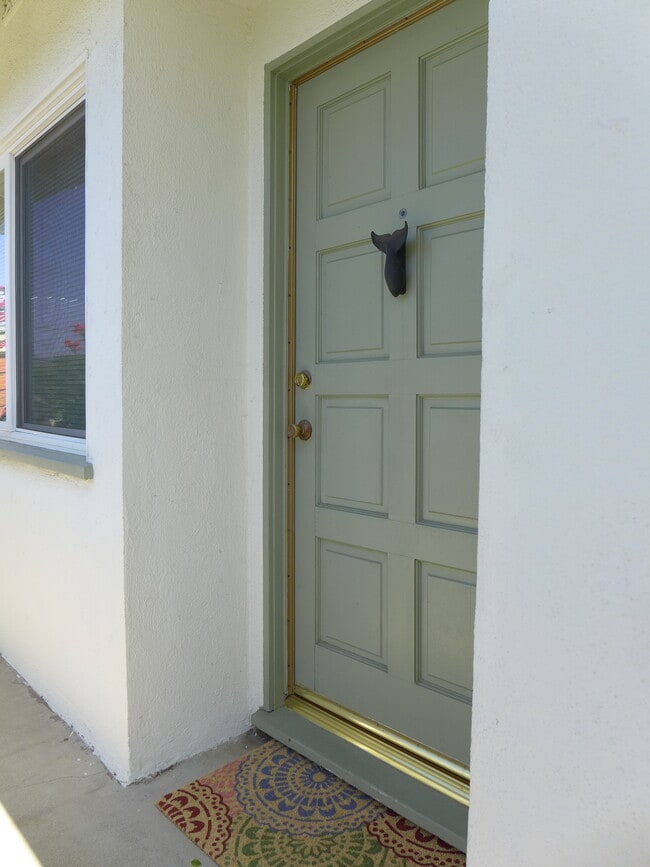 Building Photo - 2802 Ingleside Dr