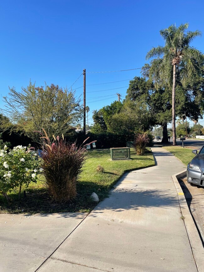 Foto del edificio - 5888 Grand Ave