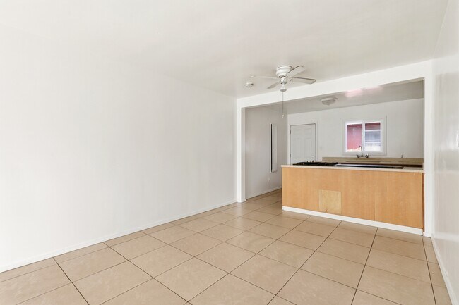 Foto del edificio - 1405 S Broadway