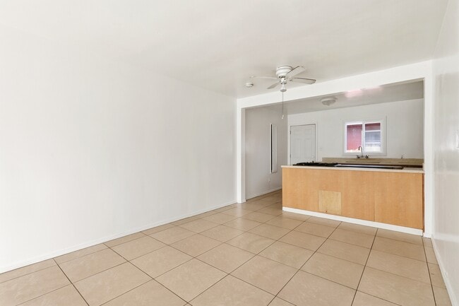 Building Photo - 1405 S Broadway