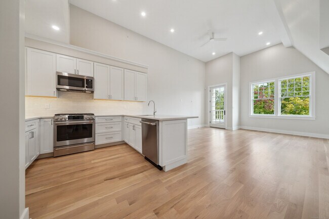 Foto del edificio - 8 Husted Ln