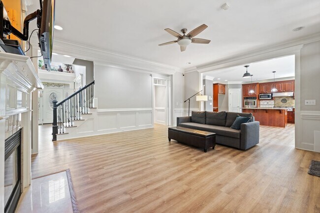 Foto del edificio - Apex Rental with Renovated Attic, Screened...
