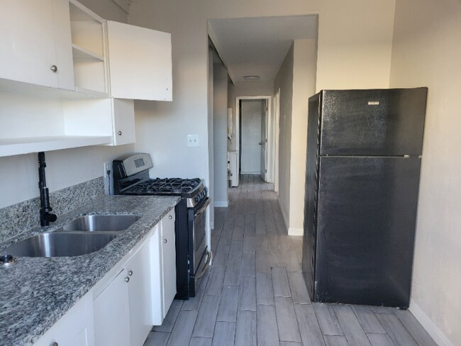 Foto del edificio - 2129 Ballard Dr
