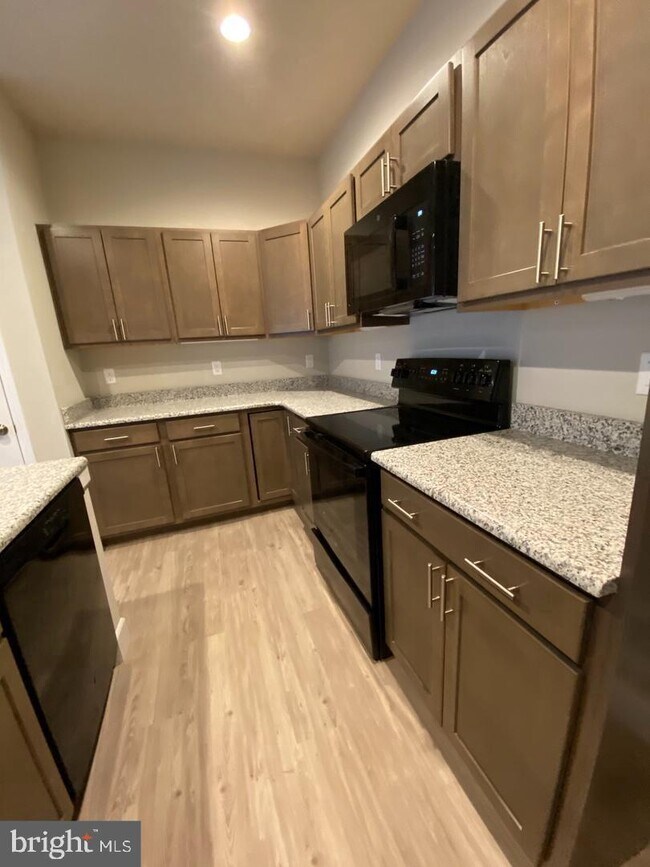 Building Photo - 6110 Sawgrass Ct
