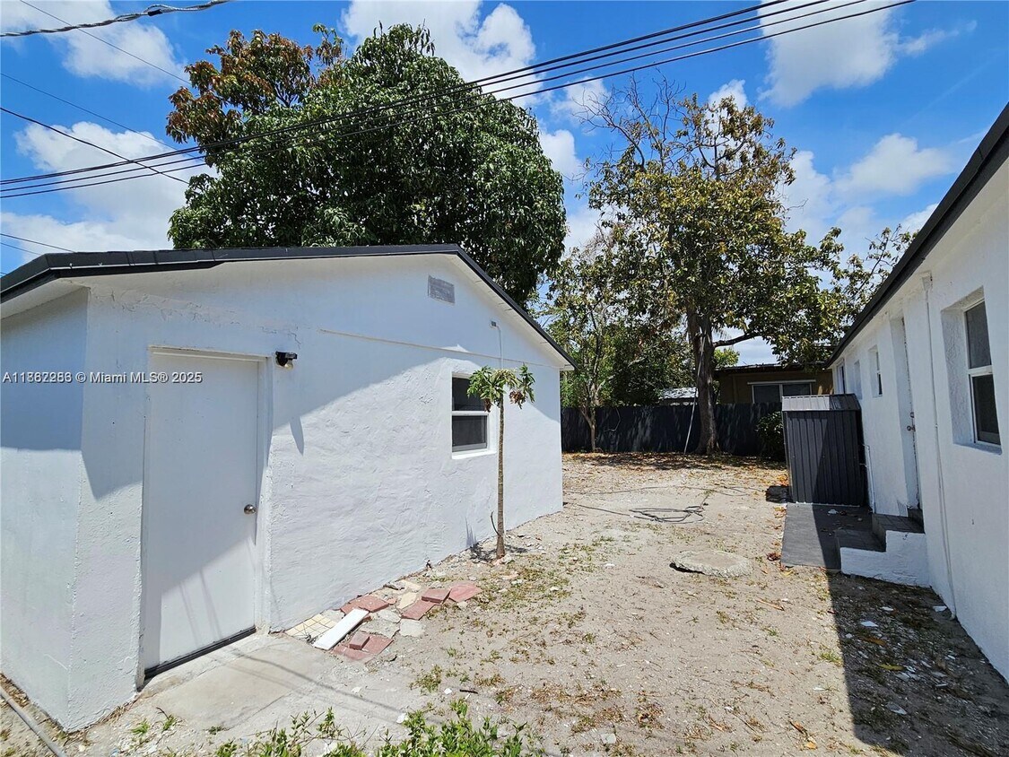 Primary Photo - 11714 NW 3rd Ave