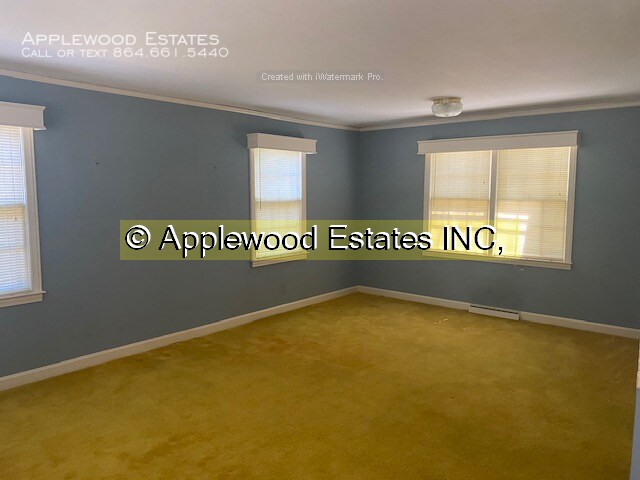 Building Photo - 206 Hillside Dr