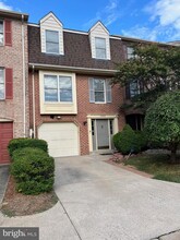 Building Photo - 8008 Broken Reed Ct