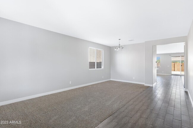 Building Photo - 2438 E Hazeltine Way