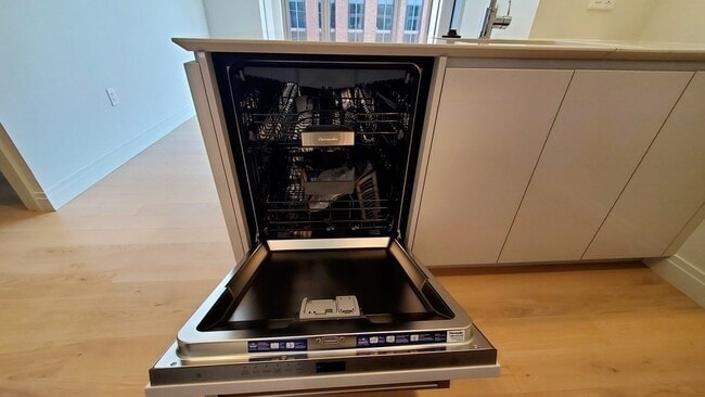 Building Photo - 135 Seaport Blvd